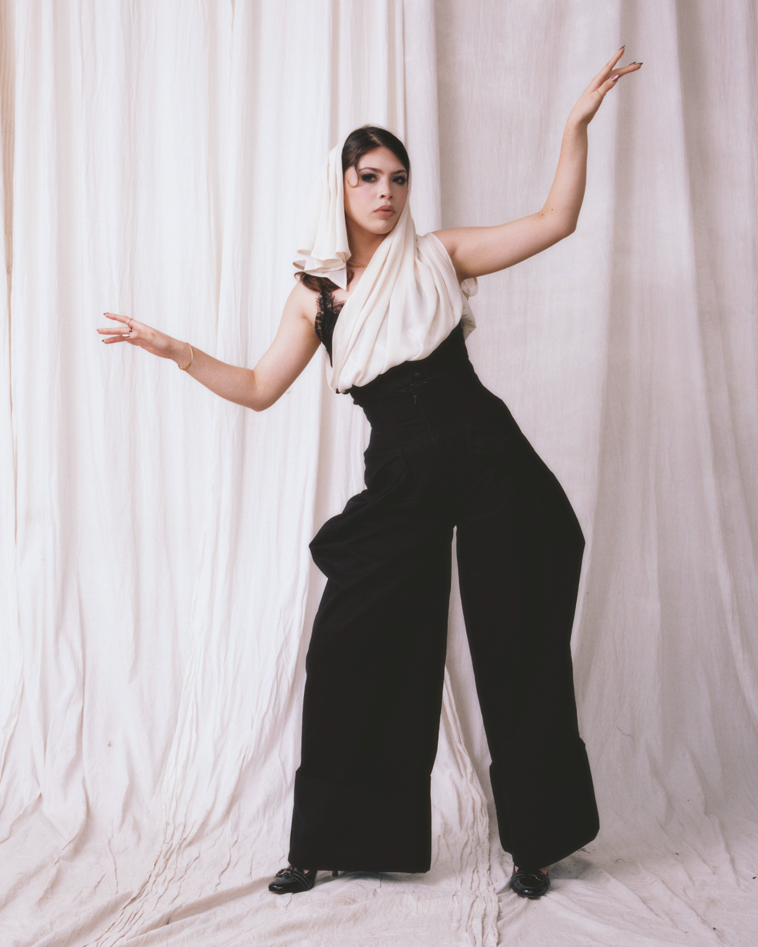 Monáe · gesture